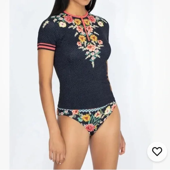 Johnny Was MIA Sporty Surf Shirt Floral Size Medium NWT and Box! - Picture 2 of 8